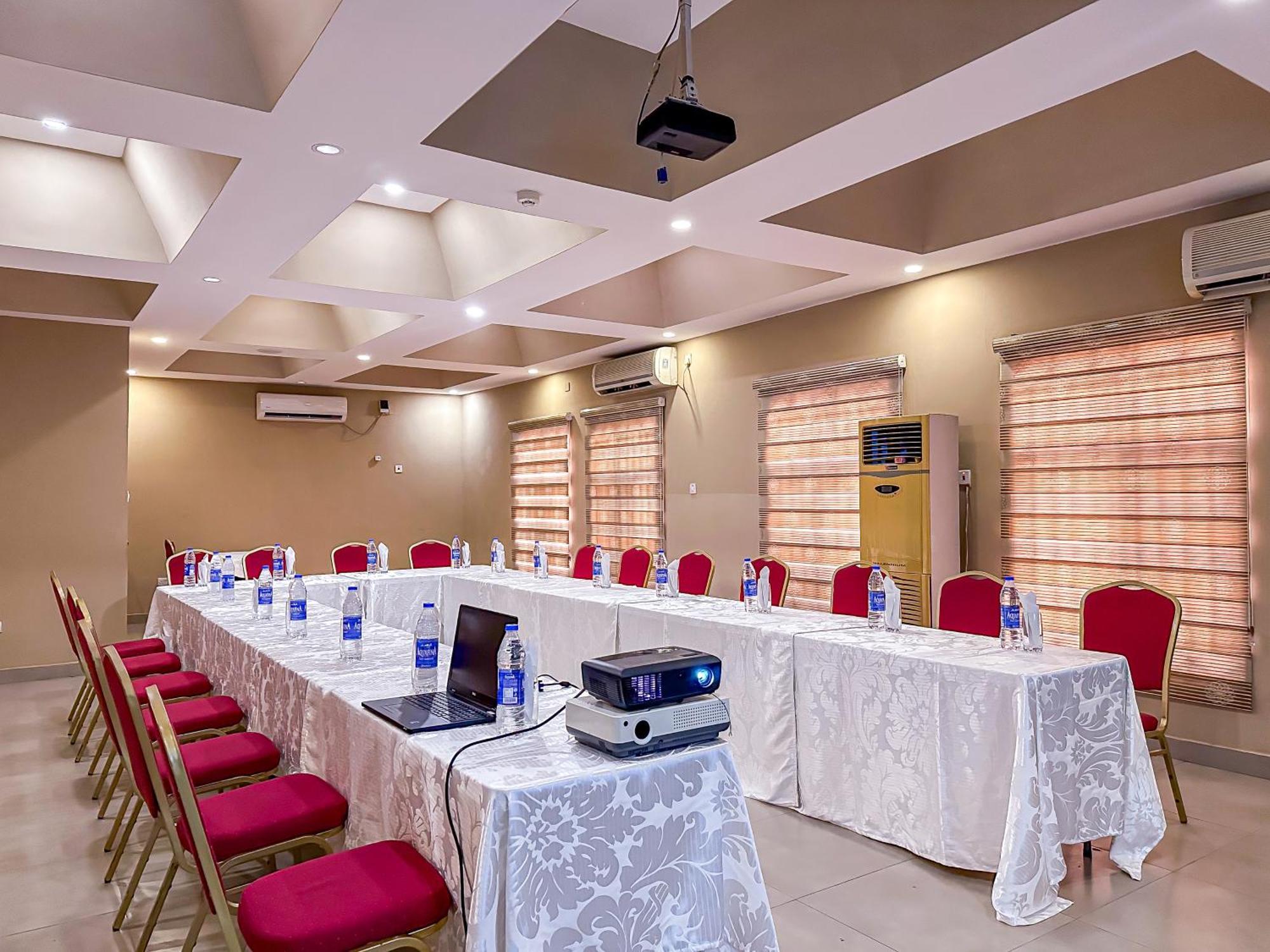 Parkview Astoria Hotel Lagos Exterior photo